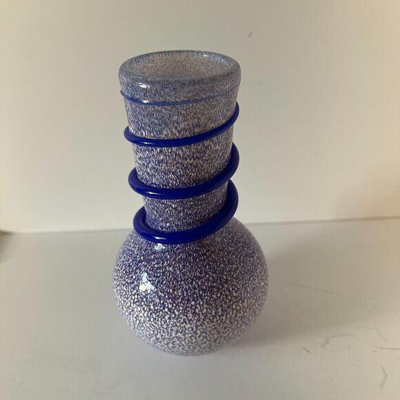 Handblown glass vase with speckled texture and cobalt blue applied spiral. - Picture 3 of 3